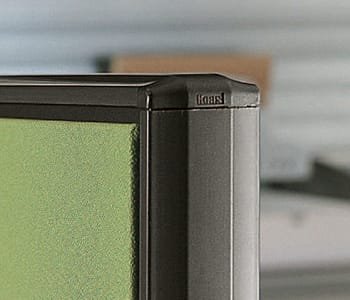 With built-in outlets inside the 60mm-thick panels, its exterior is neat and tidy