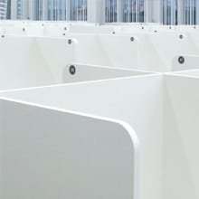 Screens apply soft feeling round-type edges to create more comfortable learning spaces.