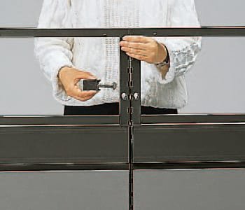 Assembling or disassembling is possible using only a handy connection lever.