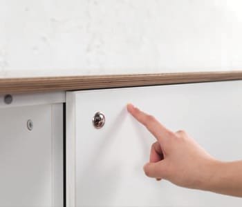 All the swing doors are engineered as push-open door without any extra knob, and show a neat appearance.