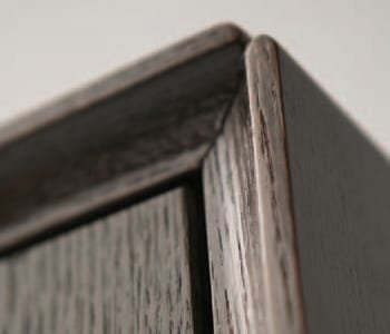 All work surface and side panel are assembled in 45˚ and has luxurious design.