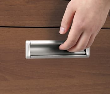 KOAS technology is integrated into handles of high quality aluminum. Simple design of knob does not interrupt workers’ moving line and naturally rotates back when you hold it. This is advantageous to keep it clean.