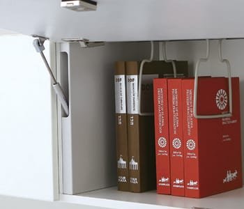Opening and closing of door is easy by using of guard cylinder, and it also prevents negligent accidents since the door does not closed automatically. For more convenience, inside book supporter helps you to neatly arrange books and documents.