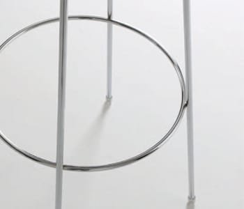 The fixed frame type applies a foot rest where users can put their feet when sitting.