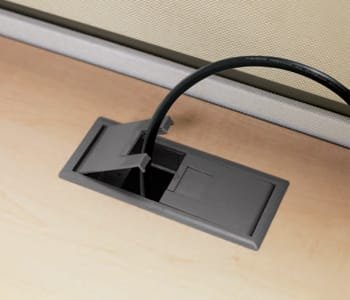 With a built-in cable cap on the work surface, wiring becomes easy and neat.