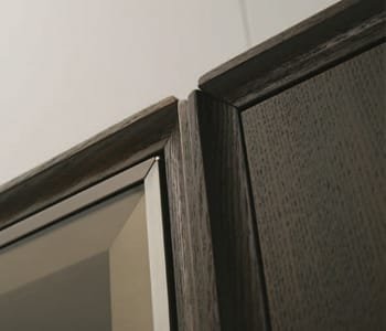 Black nickel color aluminum frame goes well with ash wood and creates a simple and stately ambience.