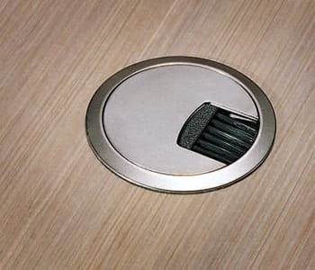 The round wiring covers on both sides of the work surface are finished with a luxurious stainless design to add more dignity.