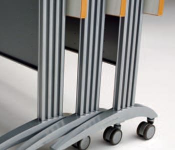 The upper board that rotates 90° degrees can be easily stored and moved.