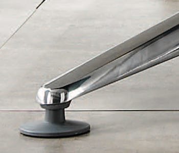 Slim and beautiful design of aluminum foot finished with polished material creates more luxurious and refined image.